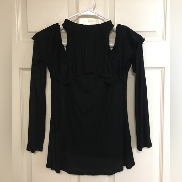 Unique Cold Shoulder Top - Picture 2 of 9